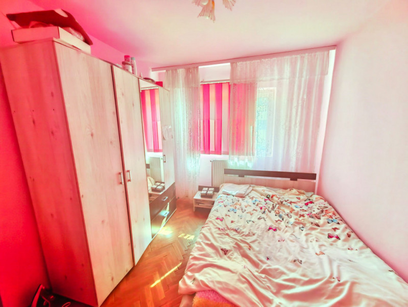 Apartament 3 camere, Semidecomandat, Et. 4\4, 65 mp utili, Zona Girocului