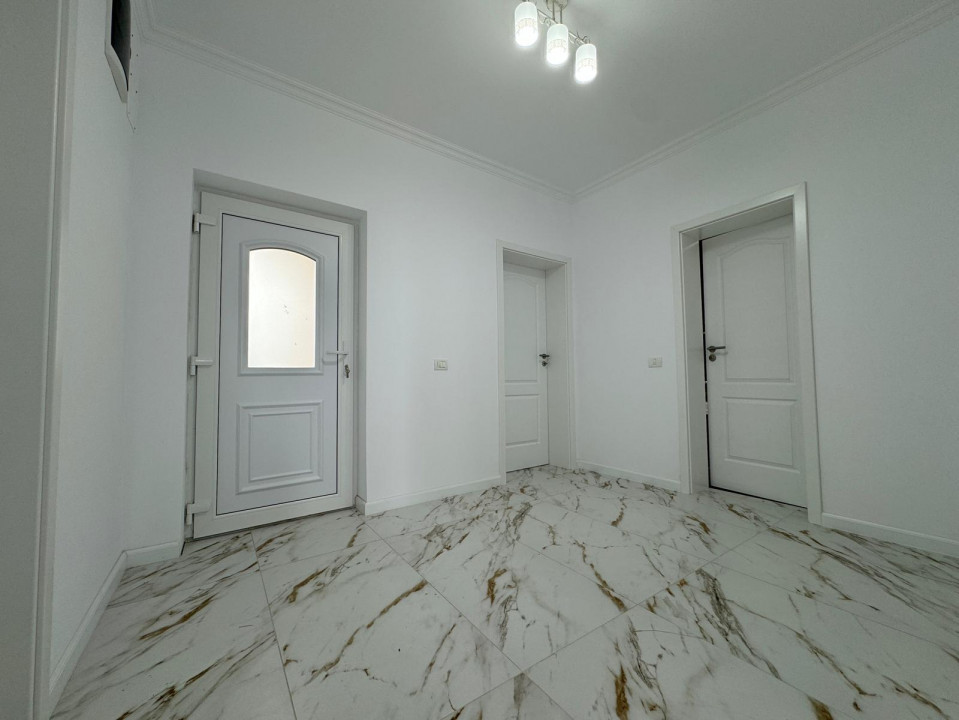Duplex pe parter cu 3 camere, 105mp utili, teren 445mp
