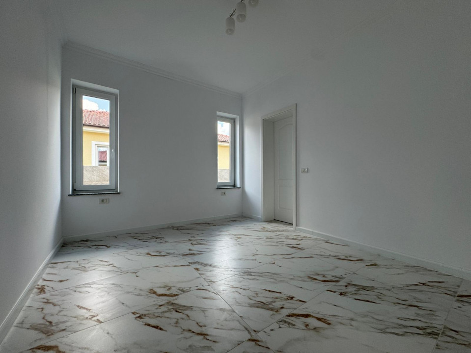 Duplex pe parter cu 3 camere, 105mp utili, teren 445mp