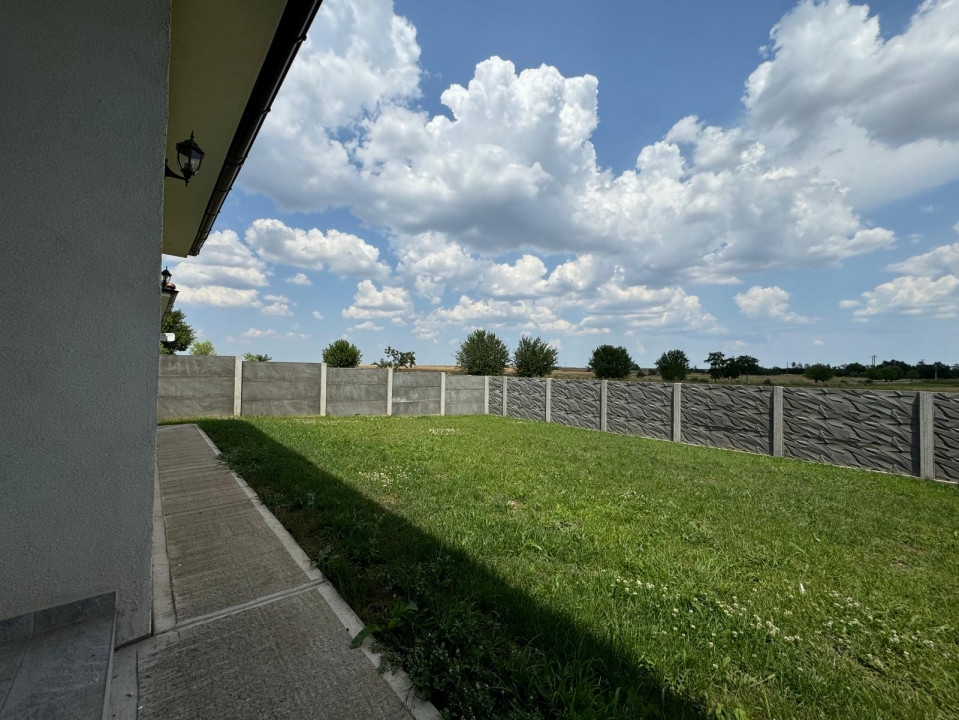 Duplex pe parter cu 3 camere, 105mp utili, teren 445mp