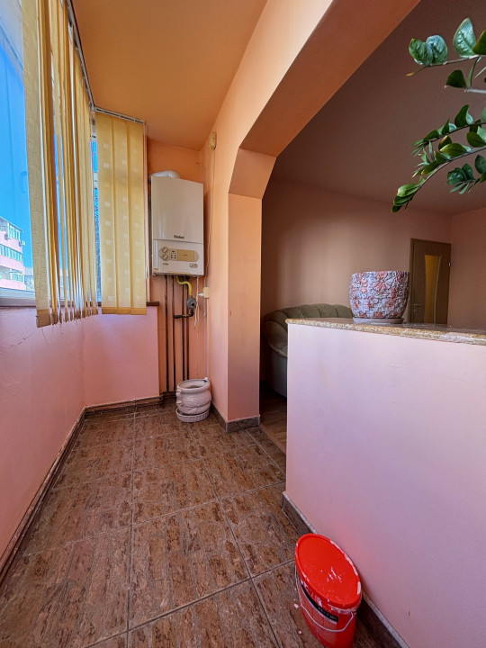 Apartament 3 camere, semidecomandat, 60mp utili, etaj 2, zona Dambovita